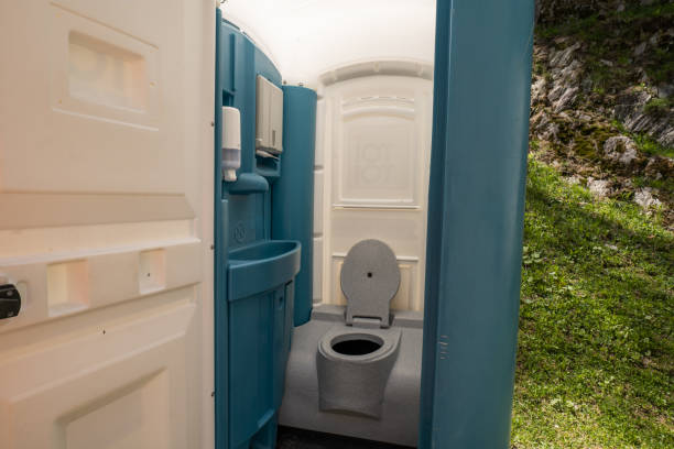 Best VIP or Luxury Restroom Trailers  in Shady Hollow, TX